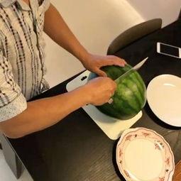 网红吃瓜铁锹勺子视频,铁锹勺子大显身手